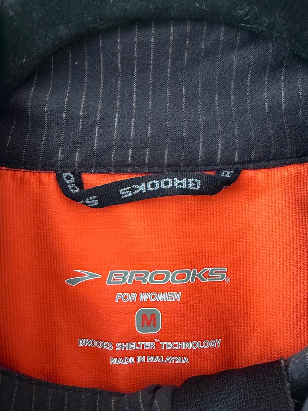 Brooks rain and wind running jacket - Picture 3 of 4